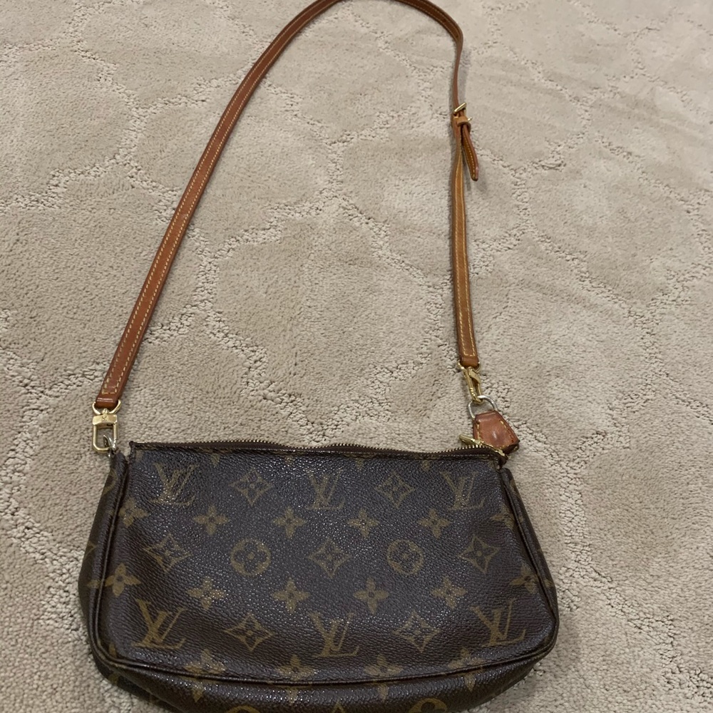 Authentic Louis Vuitton Pochette crossbody